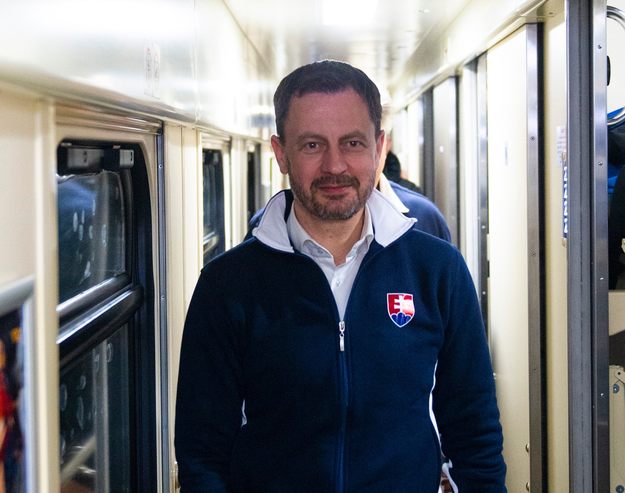 Dočasne poverený predseda vlády SR Eduard Heger počas cesty vlakom do Kyjeva.