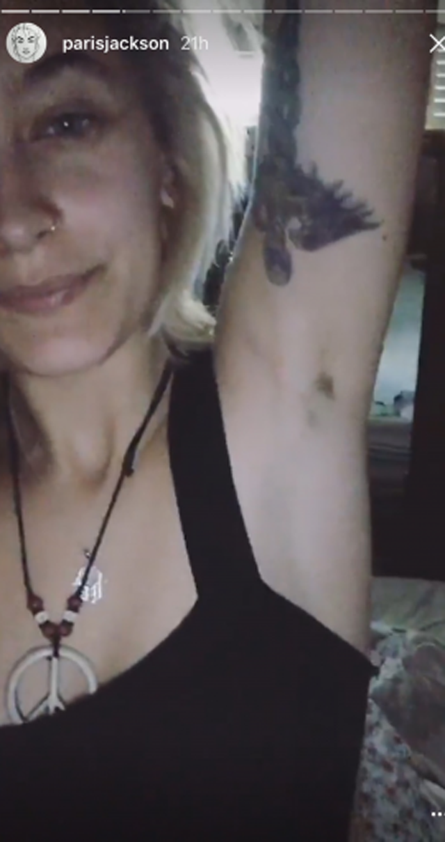 Paris Jackson szőrös lábáról posztolt! Jó oka van rá!