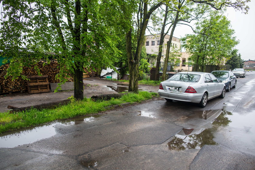 Sąsiedzka wojna o wjazd na ulicę