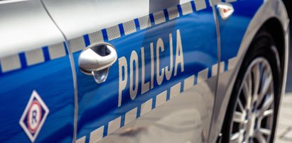 Kompletnie pijany ojciec "opiekował się" kilkumiesięcznym synkiem. Policja musiała wyważyć drzwi