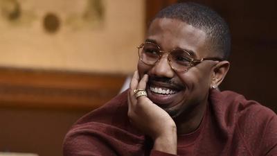 Célèbre acteur, Michael B. Jordan a un sourire aguicheur, des yeux brun foncé et un physique attrayant fait craquer ses fans à chaque apparition. Le « magazine people » l’a élu homme le plus sexy de l’année en 2020.