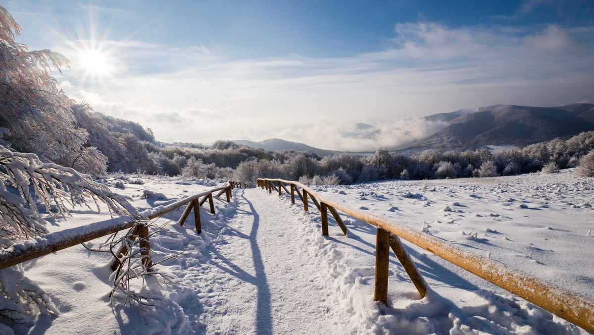 Bieszczady. Pełni turystów. Umiarkowane zagrożenie lawinowe w regionie