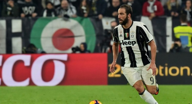 Juventus' forward from Argentina Gonzalo Higuain controls the ball during the Italian Serie A football match Juventus vs Napoli at Juventus Stadium in Turin on October 29, 2016