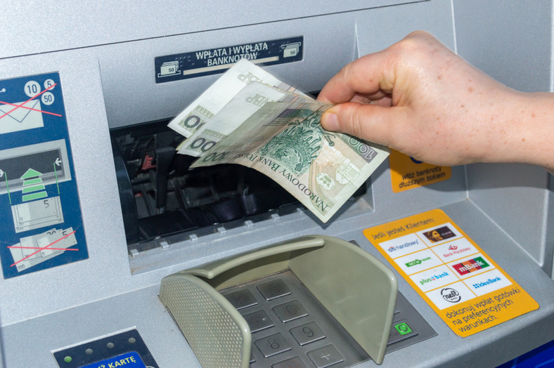 Oszustwo w bankomacie