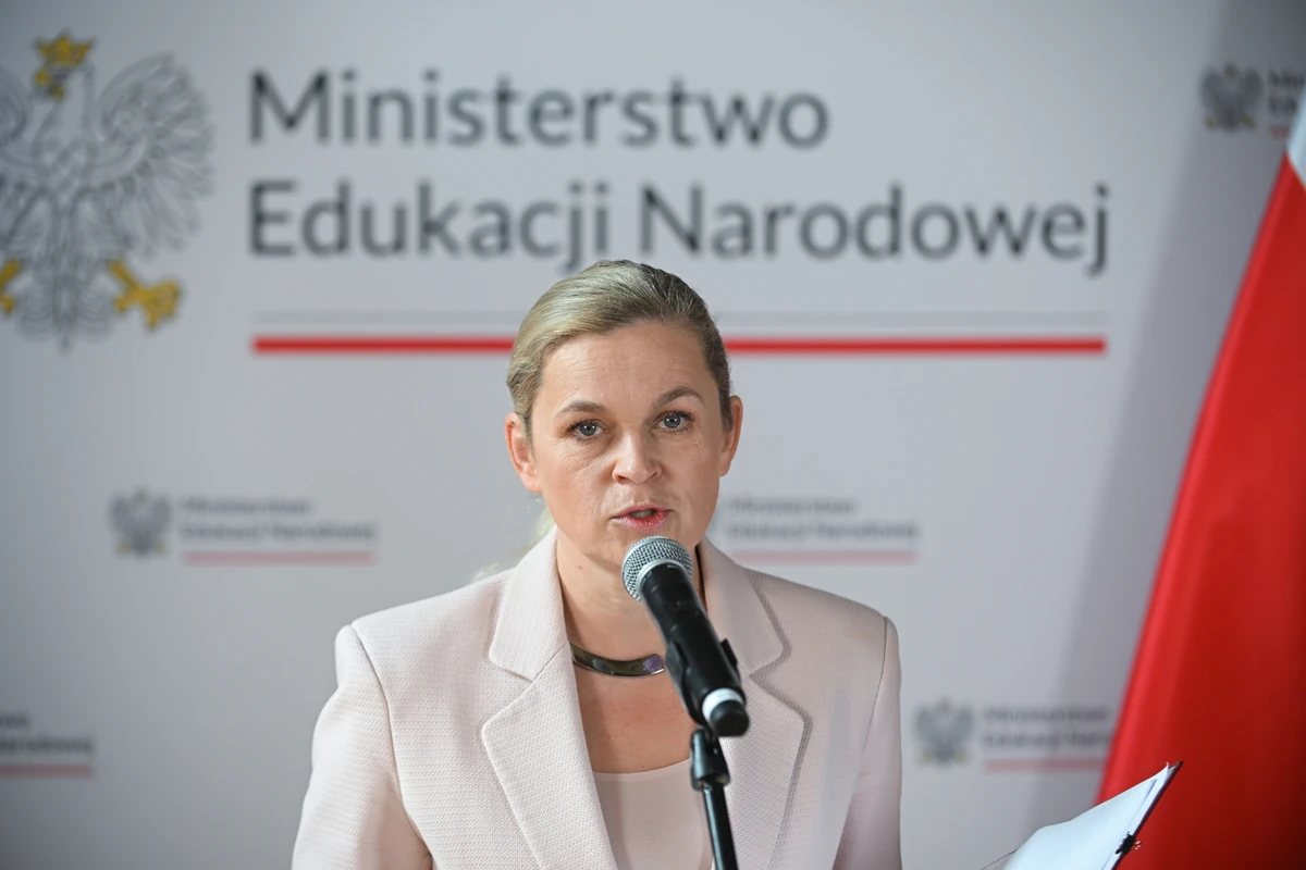 To koniec szkolnych wycieczek? Barbara Nowacka zabrała głos