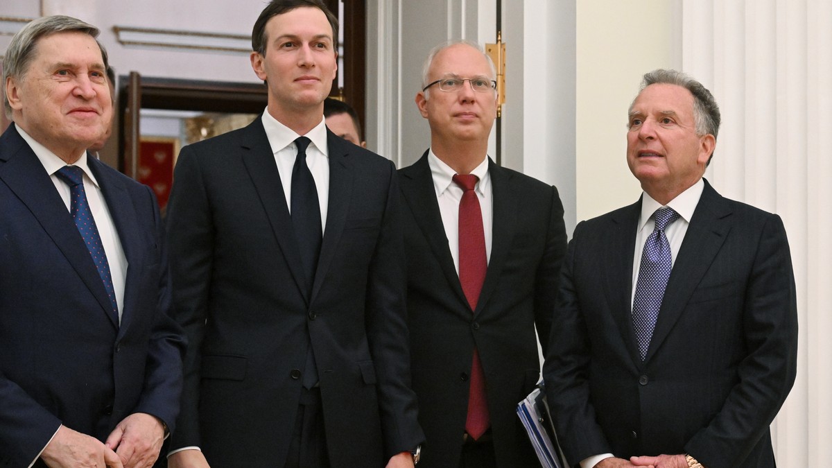 Juri Ušakov, Džared Kušner, Kiril Dmitrijev i Stiv Vitkof u Moskvi 2. decembra