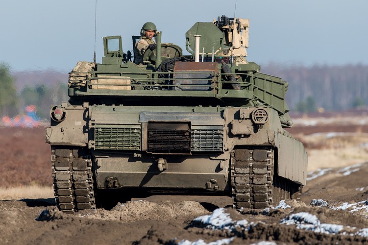 Czołg Abrams. Wspólne szkolenie polskich i amerykańskich żołnierzy na poligonie pancernym w Świętoszowie  <br><br> fot. (mr) PAP/Maciej Kulczyński