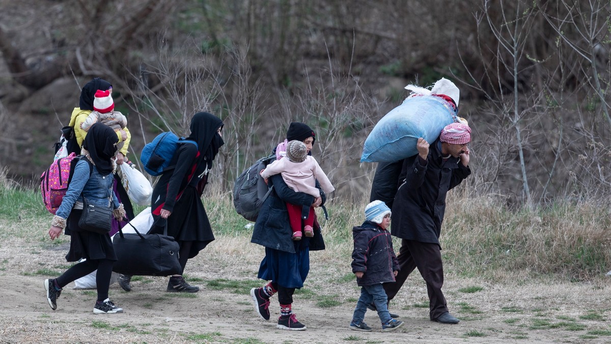 Migranci wrócą do swoich krajów? Unia Europejska da im po 2 tys. euro