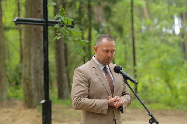 Prezes IPN dr Karol Nawrocki w miejscowości Białuty