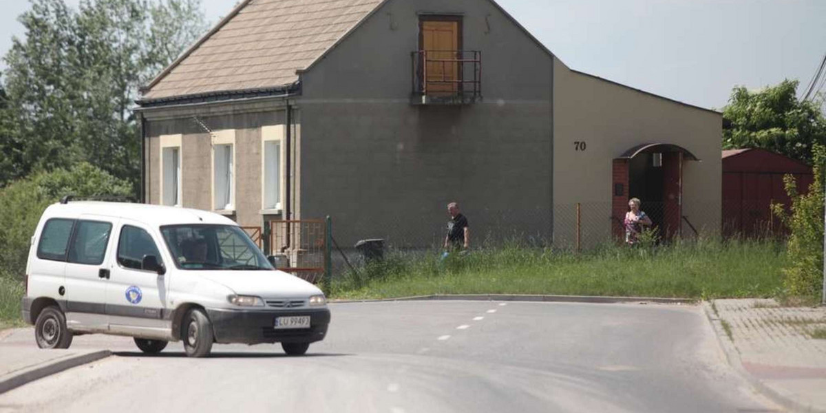 Kielce dom na środku ulicy Skrajnej