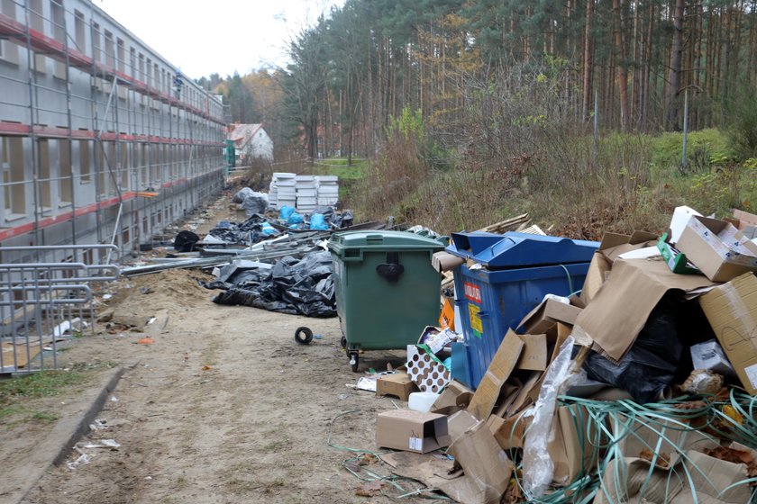 Rodzice uczniów alarmują: SP 16 w Gdyni to plac budowy