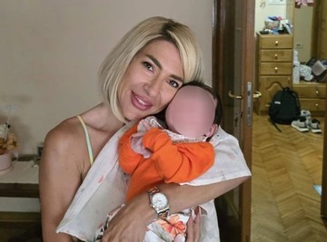 KO JE BEBA KOJU JOVANA JEREMIĆ DRŽI U NARUČJU? "Malo se i bojim, ali valjda je i to okej!"