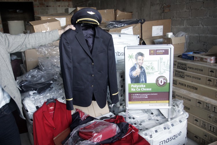 Części garderoby po upadlych liniach lotniczych OLT Express