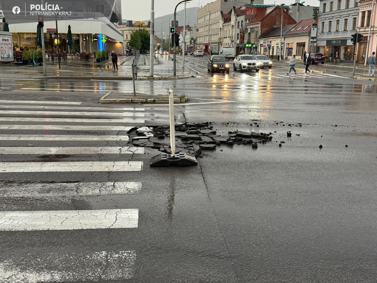 V Nitrianskom kraji majú po búrke záchranné zložky plné ruky práce.