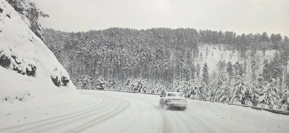 Zavejani putevi na Zlatiboru