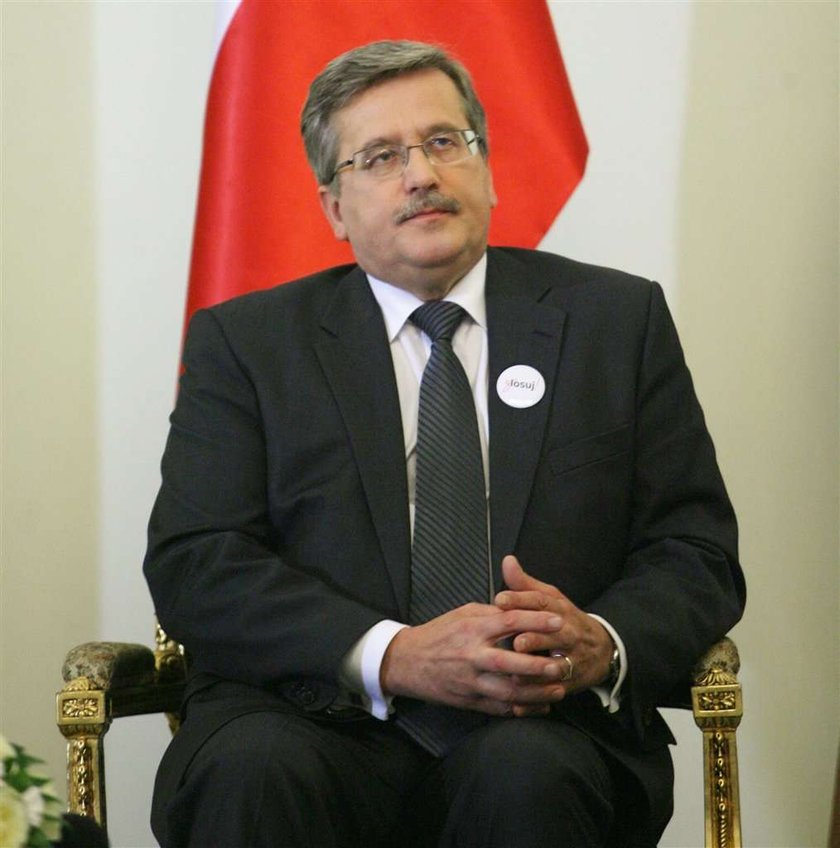 Komorowski przeprasza za błąd i zaprasza Kaczyńskiego na...