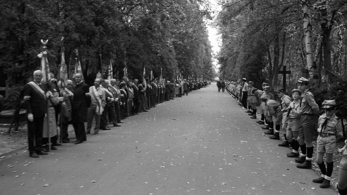 72 lata temu, 18 czerwca 1945 r., w Moskwie rozpoczął się proces przywódców Polskiego Państwa Podziemnego, których oskarżono o działania przeciwko Związkowi Sowieckiemu oraz współpracę z Niemcami. Trzech spośród skazanych, w tym ostatni dowódca AK gen. Leopold Okulicki, zmarło lub zostało zamordowanych w sowieckich więzieniach.