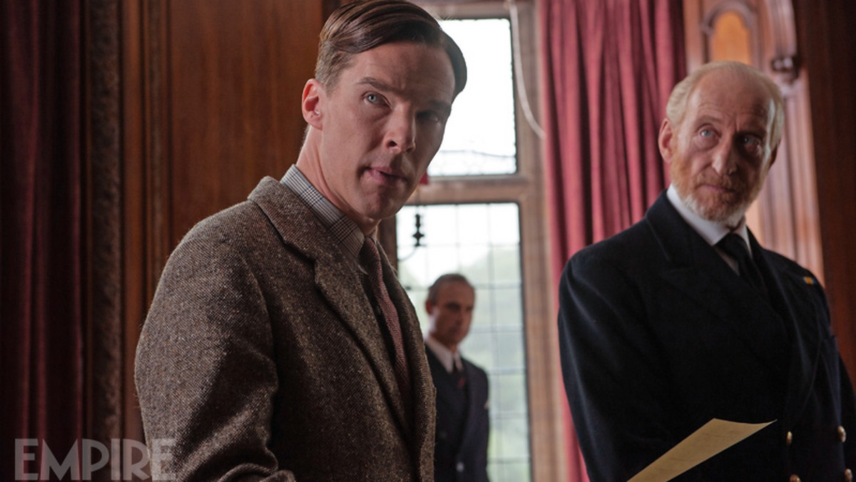 Twórcy filmu "The Imitation Game" na łamach magazynu "Empire" zaprezentowali dwa nowe zdjęcia przedstawiające Benedicta Cumberbatcha, Charlesa Dance'a i Keirę Knightley.