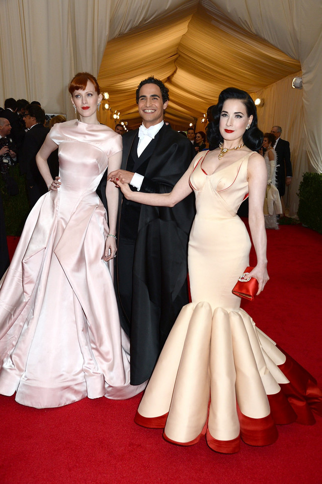 Karen Elson i Dita Von Teese