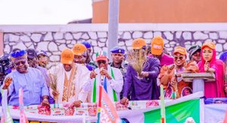 Govs. Sanwo-Olu, Ganduje storm Osun for Oyetola’s re-election campaign