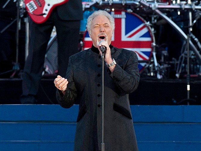 Tom Jones na koncercie z okazji jubileuszu Elżbiety II