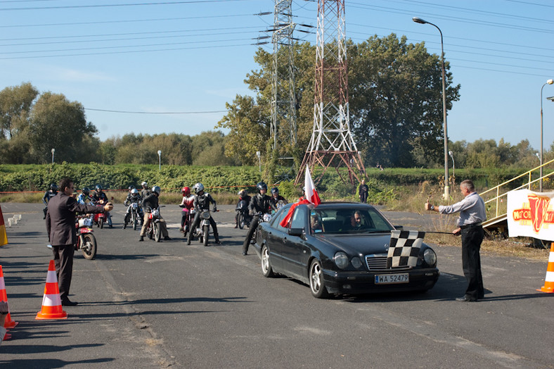 Polskie motocykle i samochody na torze FSO