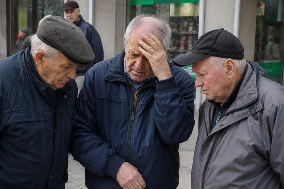 Penzioni sistema na kolenima, penzije se smanjuju? "Crne pro