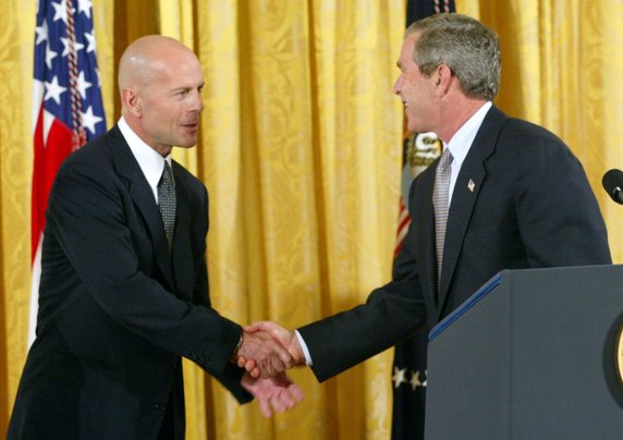 Bruce Willis i George W. Bush