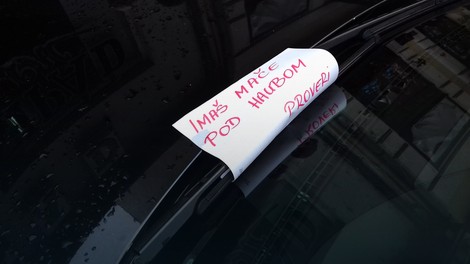 Upozorenje: "Mače ispod haube"