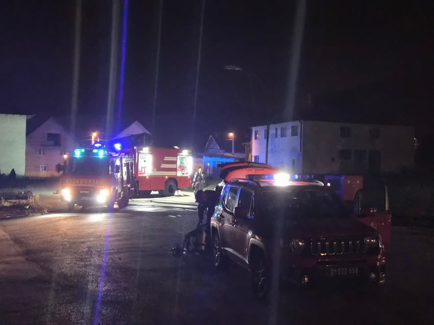 Vatrogasci i Hitna pomoć dojurili na mesto gde je došlo do curenja amonijaka u Guči