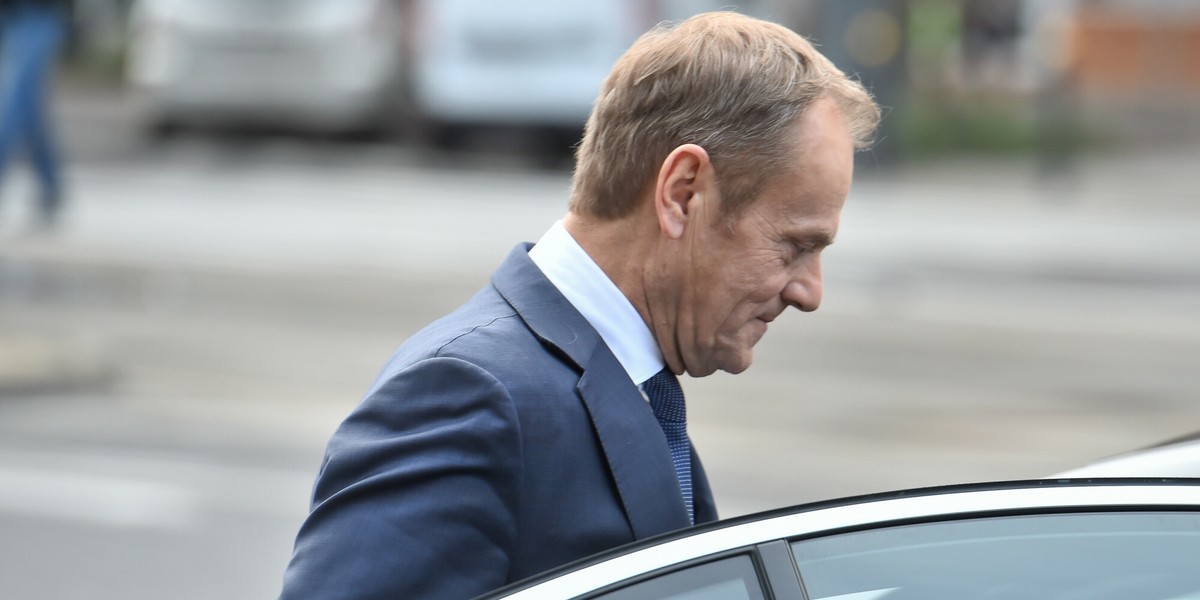  Donald Tusk przyjął mandat i starcił prawo jazdy na trzy miesiące.