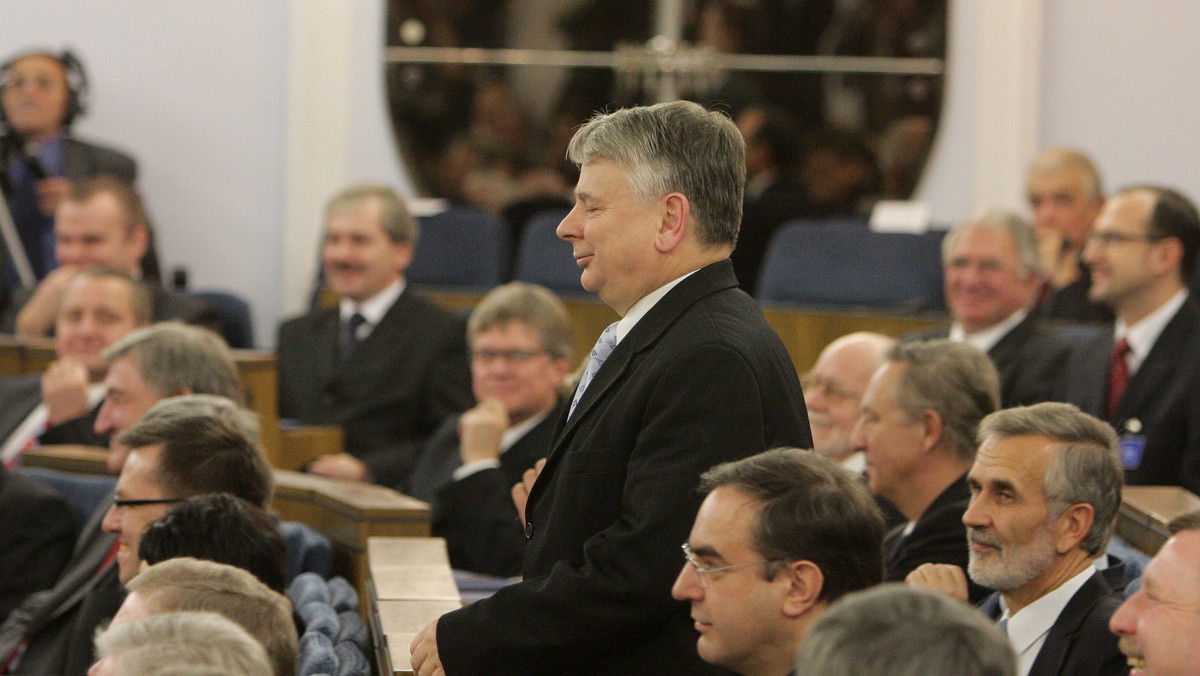 Wniosek PiS, by w całości odrzucić ustawę medialną, nie uzyskał poparcia Senatu. Za odrzuceniem ustawy głosowało 33 senatorów, 49 było przeciw, trzech wstrzymało się od głosu.