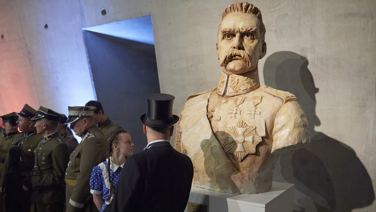 MIIWŚ: wystawa rzeźb przedstawiających "Ojców polskiej Niepodległości"