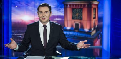 Wyciekło, ile naprawdę zarabiał Adamczyk w TVP. Ekspert mówi o "złotych kajdankach"