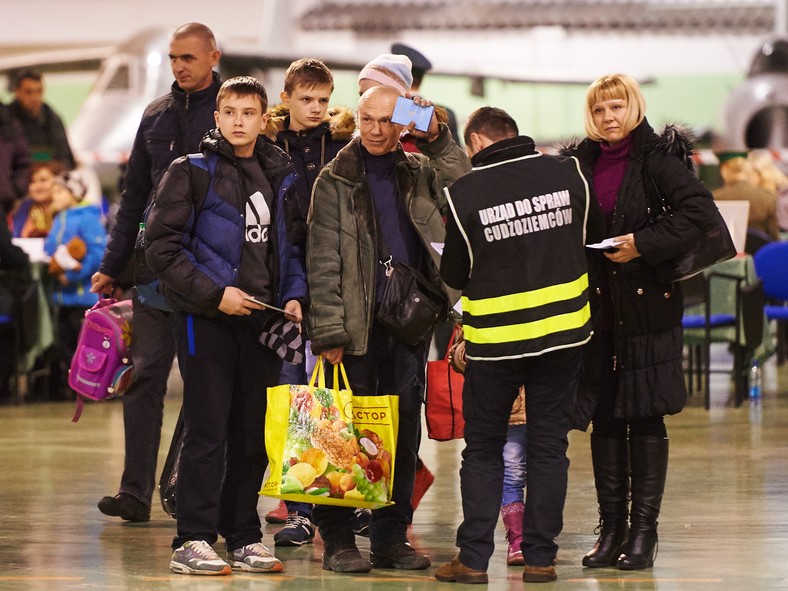 Uchodźcy ze wschodniej Ukrainy na lotnisku 