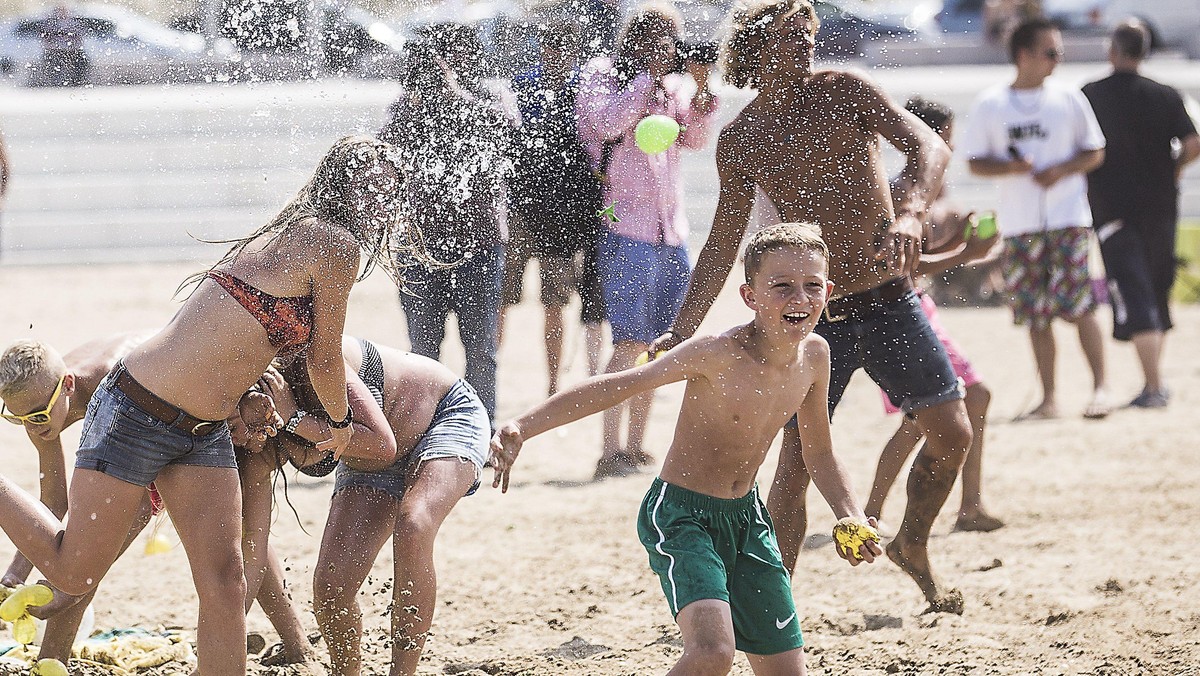 plaża wakacje zabawa