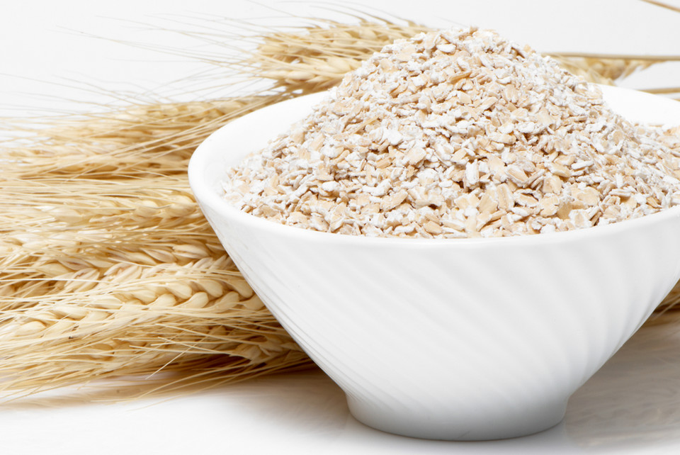 Jak zmniejszyć ryzyko raka piersi - jedz błonnik (brązowy ryż, otręby, płatki owsiane, rośliny strączkowe)