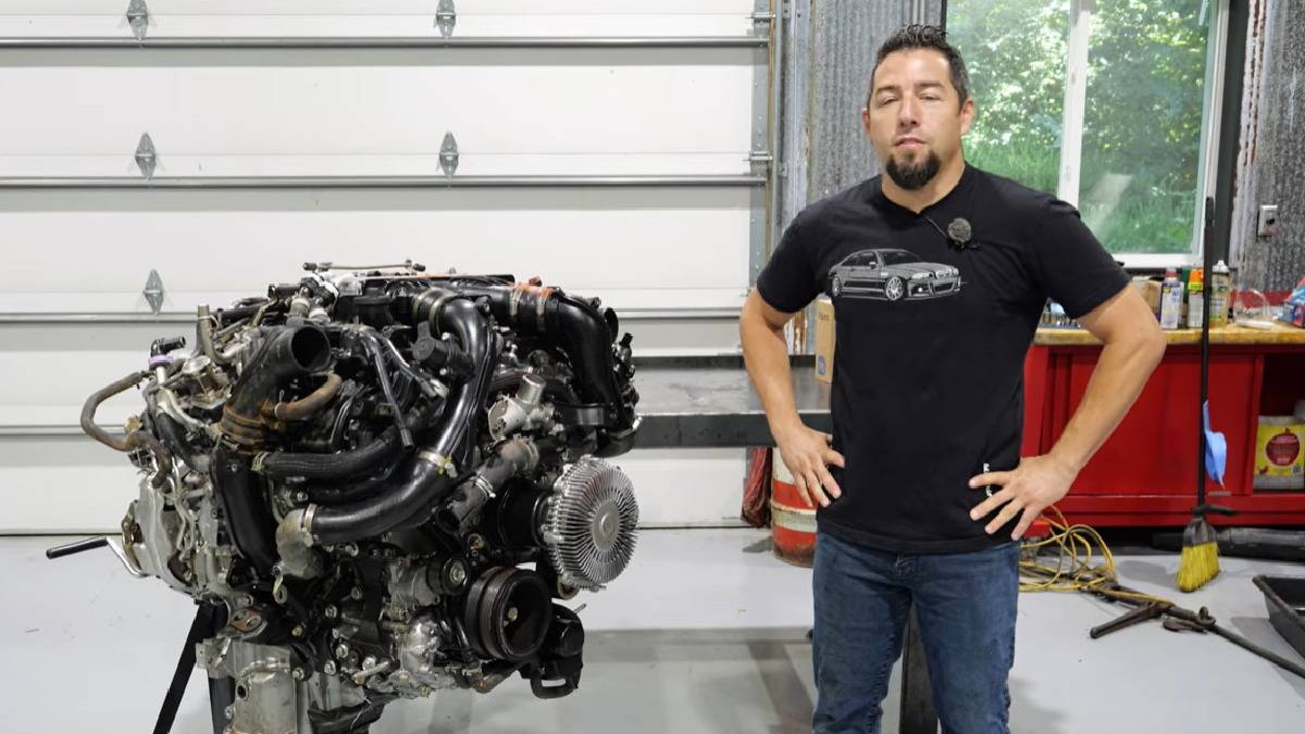 Un mecanic american demontează un motor Toyota V6 recent defect, dezvăluind deficiențe surprinzătoare