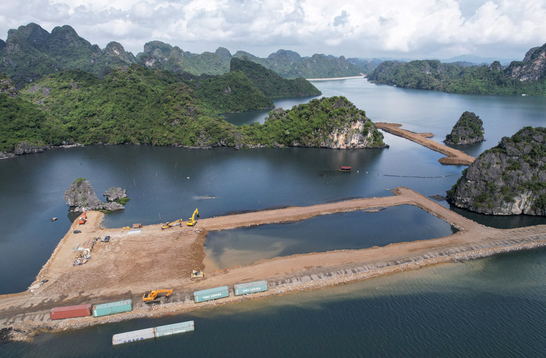 Wielka inwestycja zagraża malowniczej zatoce Ha Long w Wietnamie