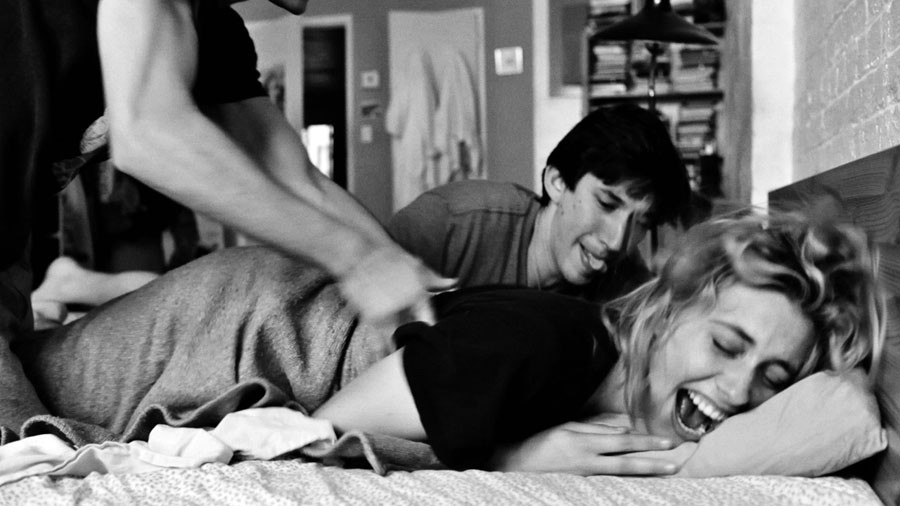 Adam Driver jako Lev i Greta Gerwig jako Frances w filmie "Frances Ha" (2012)