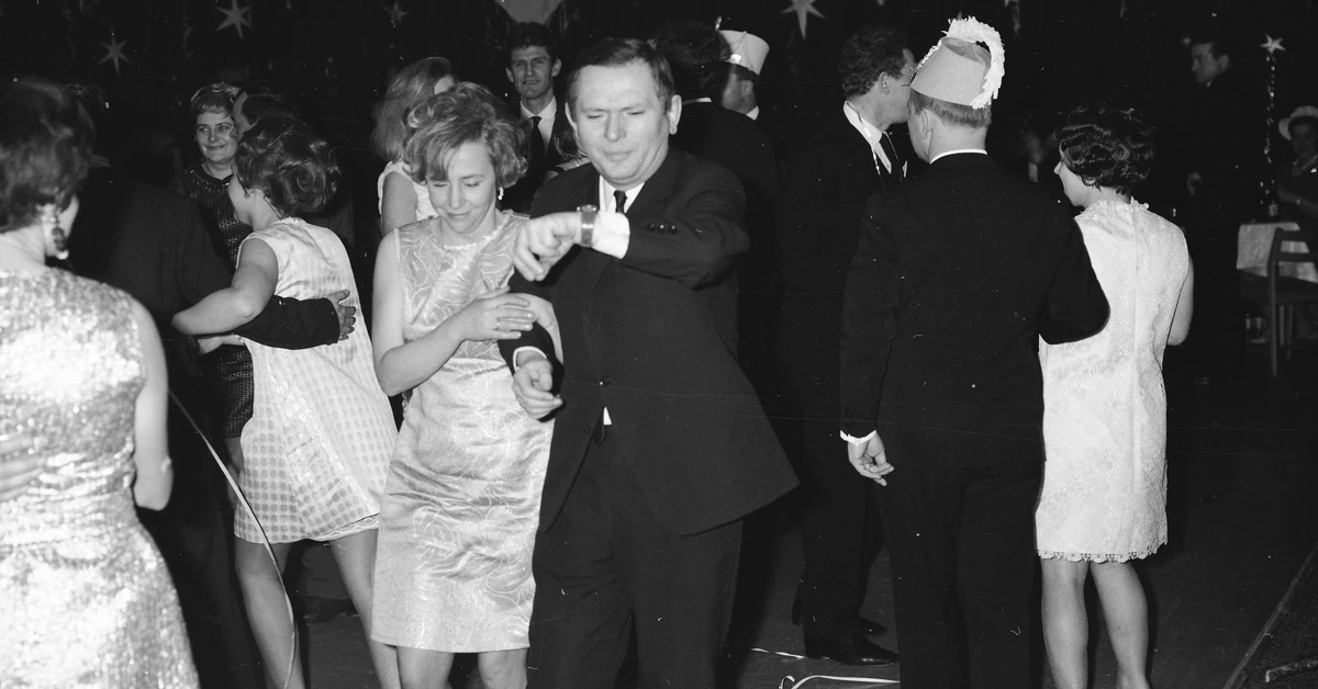 Sylwester w PRL. Gomułka przeniósł bal, Gierek wrócił do zwyczaju Bieruta