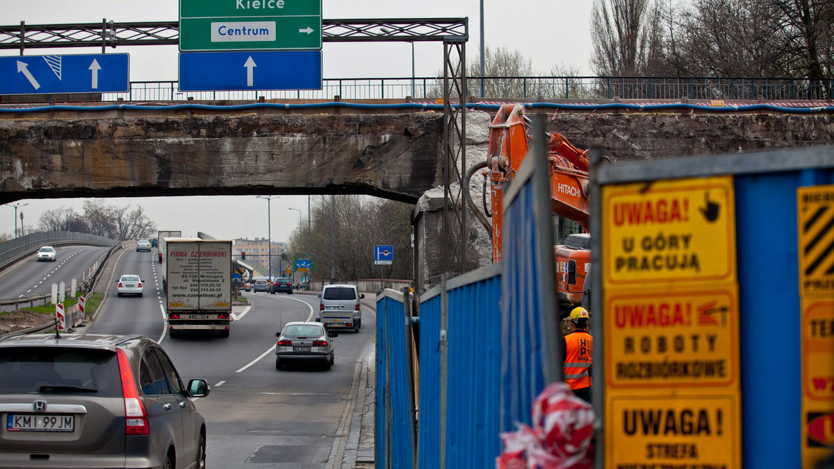 Od tego weekendu w Krakowie rozpocznie się kilka remontów drogowych, które zapewne utrudnią życie kierowcom i pasażerom komunikacji miejskiej. Metodą nakładkową remontowane będą ulica Mackiewicza oraz aleja 29 Listopada.