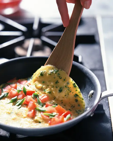 Omlet na słono prosty przepis / Alexandra Grablewski / GettyImages 