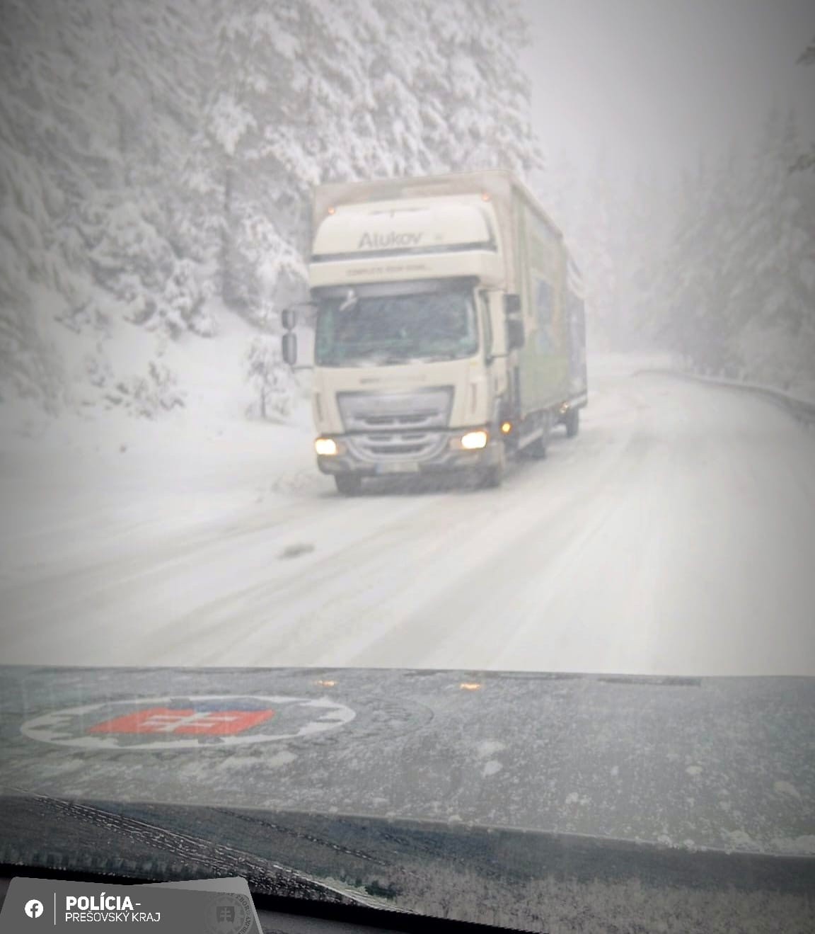 Vernár was closed to trucks over 10 meters. 