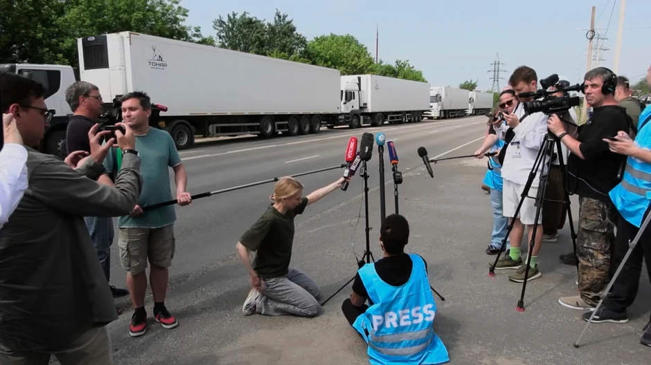 Ruski kamioni sa telima poginulih ukrajinskih vojnika