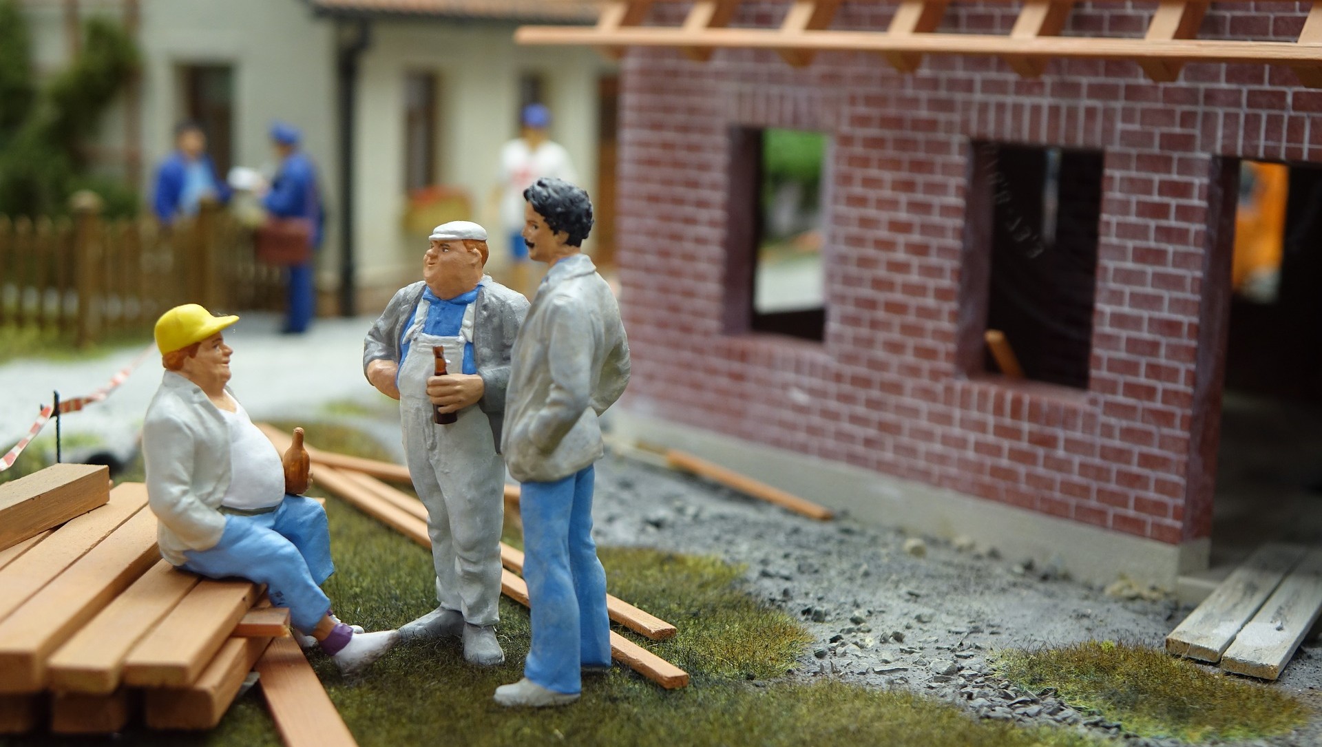 Laut und robust: Die beliebtesten Baustellenradios mit Akku oder Batterie 