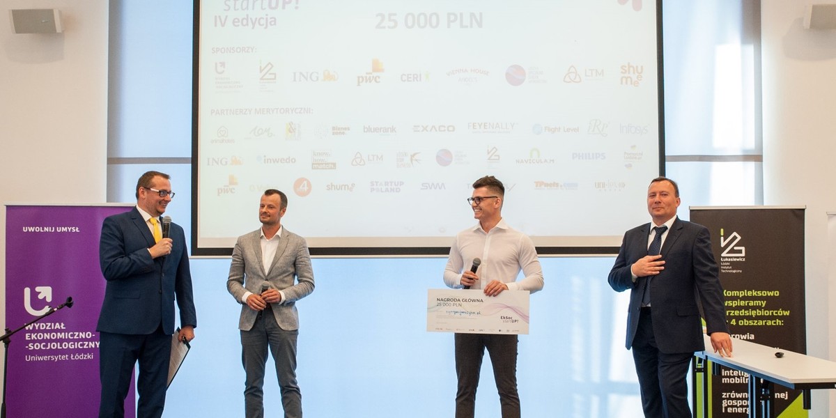 Mateusz Szerszenowicz, CEO wynajmijmuzyka.pl, odbiera nagrodę główną w konkursie EkSoc Startup