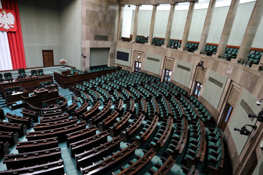 Pierwsze posiedzenie Sejmu i Senatu dopiero w połowie listopada.