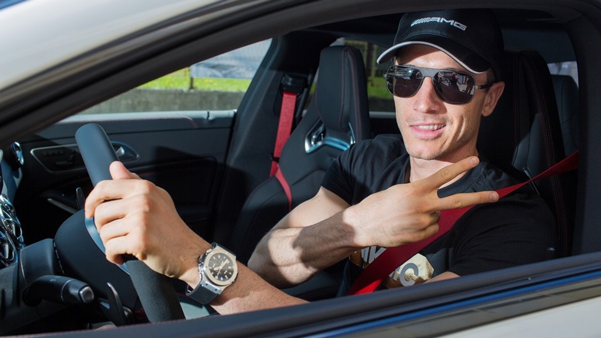 Ile Zarabia Robert Lewandowski Na Minutę