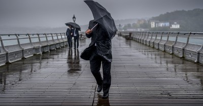 Kiadták a riasztást! Hátborzongató időjárás közelít felénk, már a Balaton vízszintje is sokat nőtt